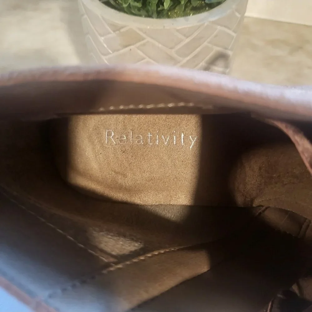 Relativity booties size 8 Pre-owned - Picture 6 of 7